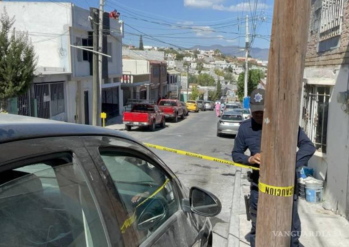 $!Personal de la Policía Municipal resguardó la vivienda mientras se realizaban las diligencias.