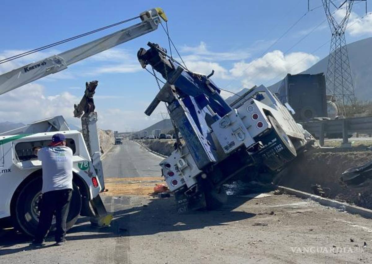 $!La circulación en el kilómetro 26 se restableció después de la atención del percance.