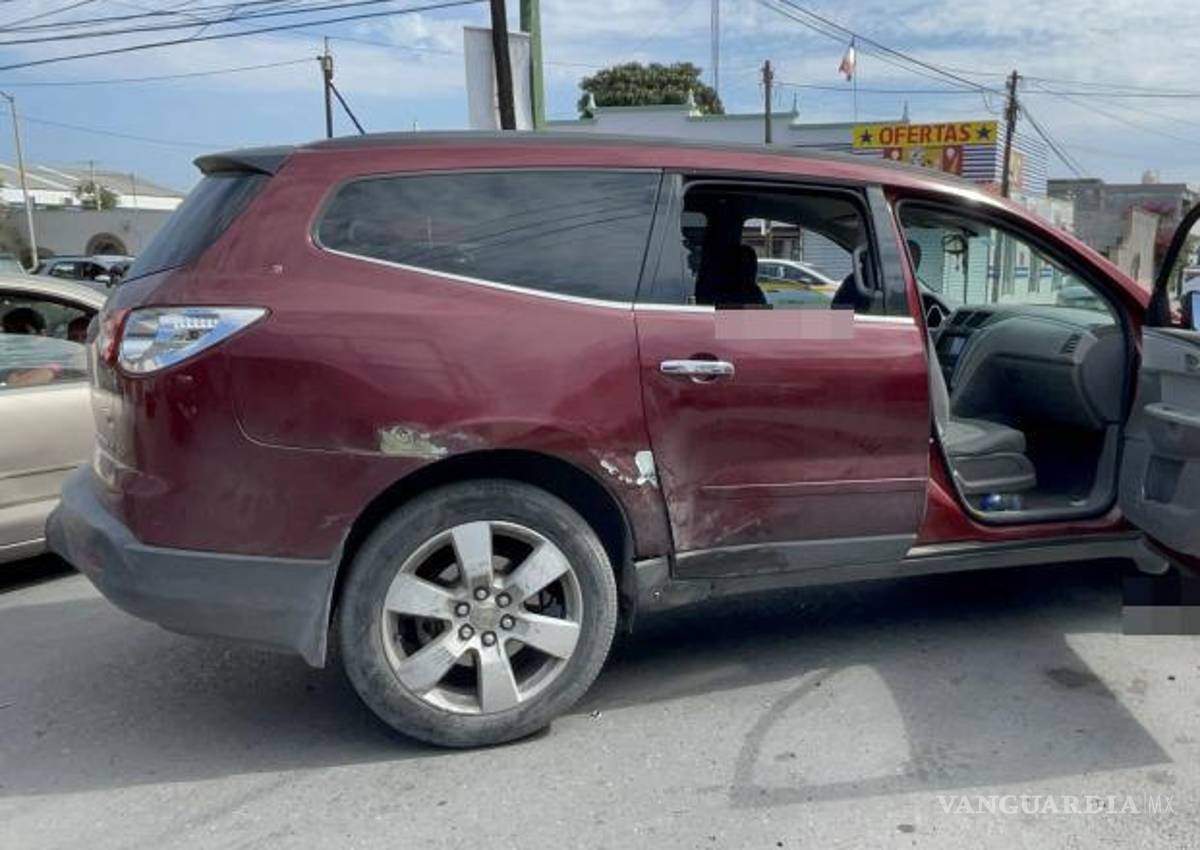 $!La camioneta giró tras el choque, quedando en sentido contrario a su circulación.