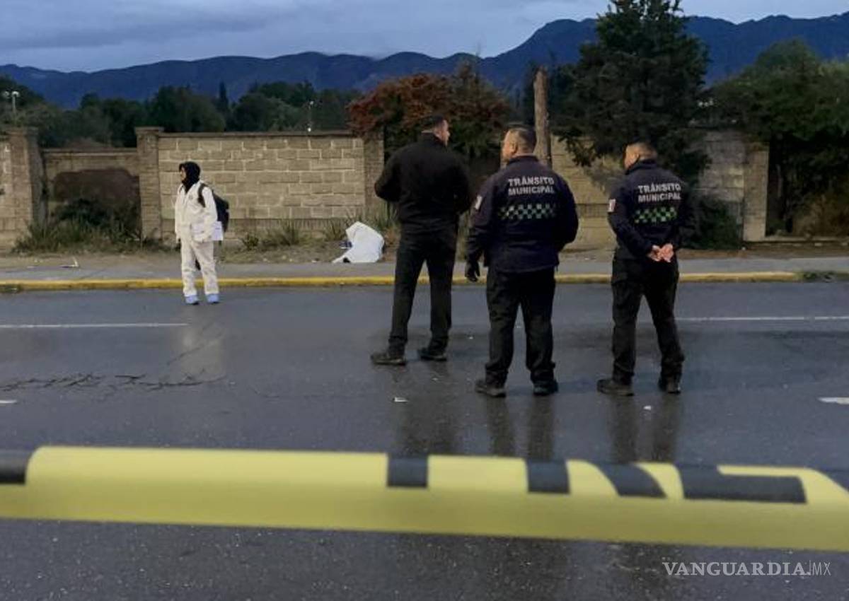 $!Elementos de la AIC inspeccionaron el tramo donde quedaron las evidencias del impacto.