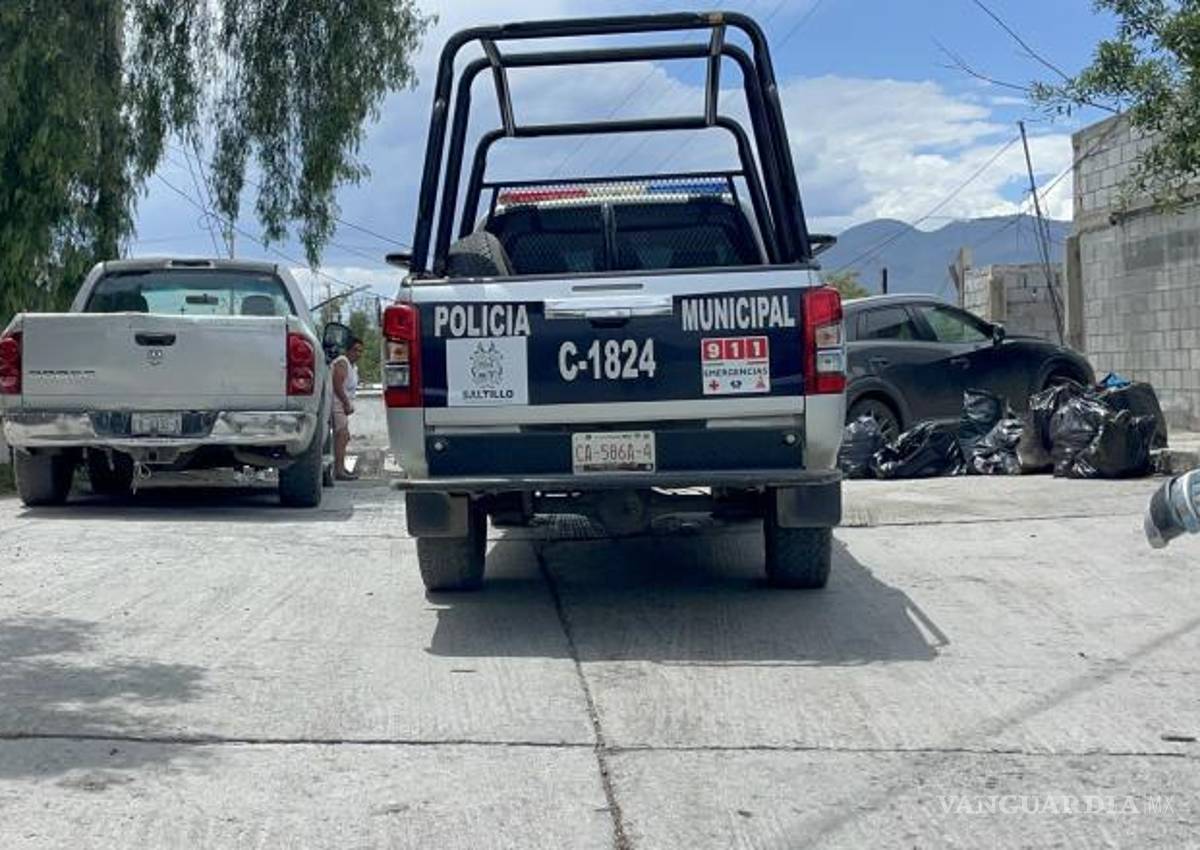 $!El joven fue auxiliado tras resultar herido en el párpado durante un altercado por el robo de sus celulares.