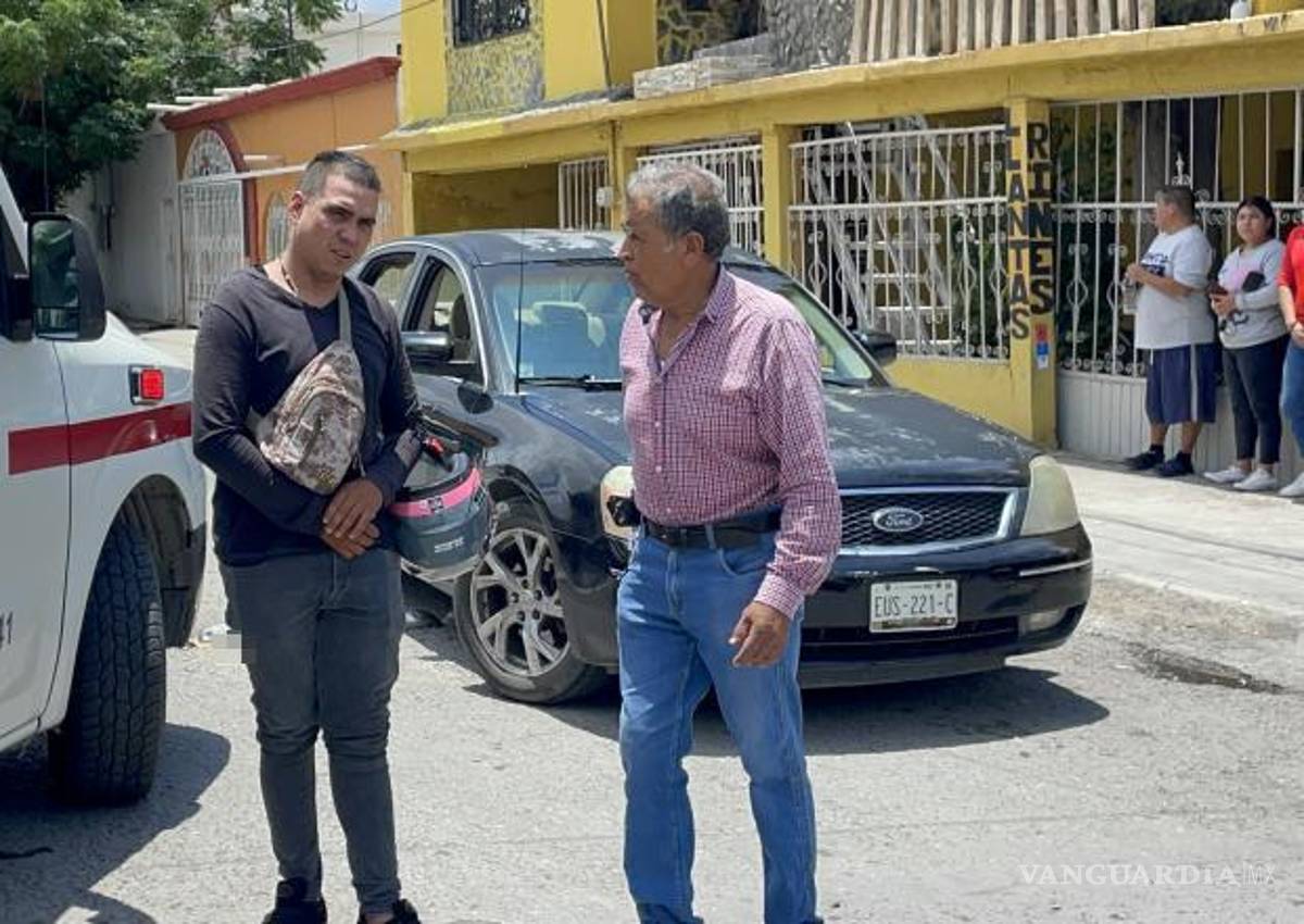 $!El conductor de la camioneta alegó que los vehículos estacionados le impidieron ver al motociclista.