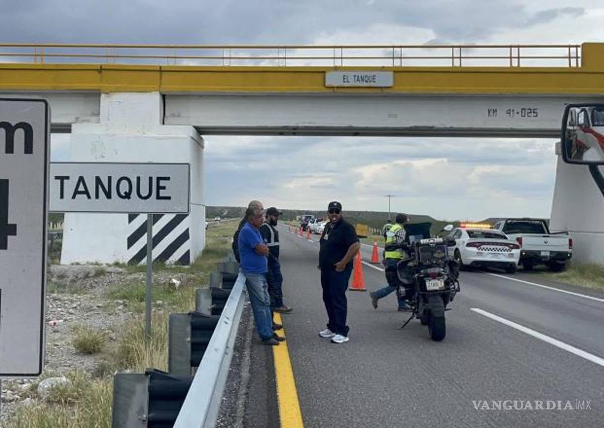 Por esquivar una vaca, hombre se accidenta y muere en la carretera a Torreón