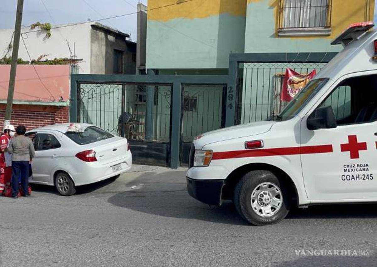 $!La conductora fue atendida en el lugar por paramédicos sin necesidad de traslado hospitalario.