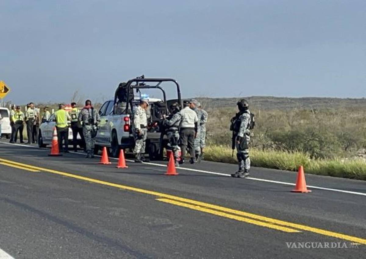 $!Compañeros de la Guardia Nacional arribaron al lugar del accidente para brindar apoyo y tomar conocimiento de los hechos.