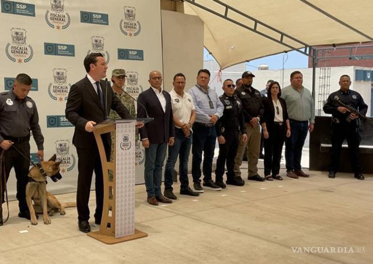 $!El fiscal general de Coahuila, Federico Fernández, encabezó la conferencia de prensa donde se dio a conocer la captura de los responsables del feminicidio de una menor en la región carbonífera.