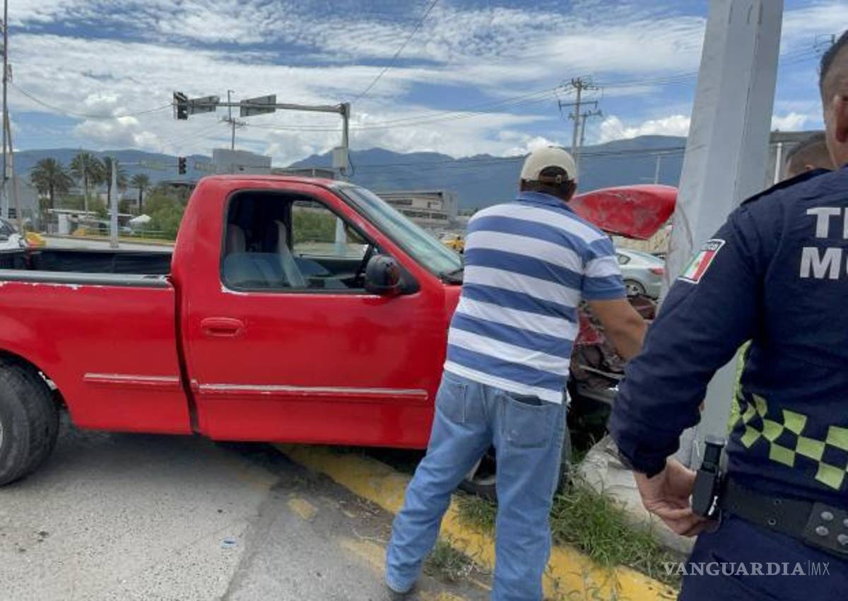 $!El conductor sufrió lesiones en el rostro al no portar el cinturón de seguridad.