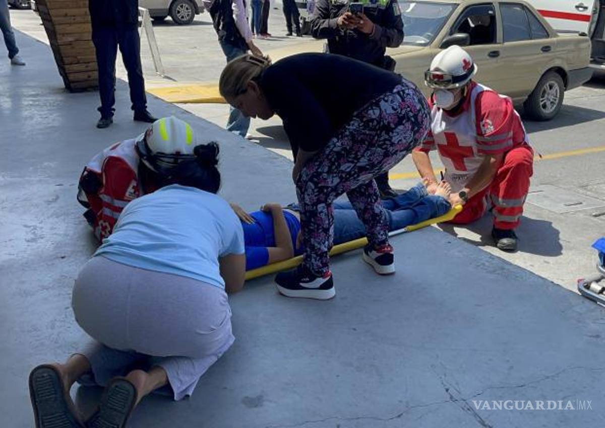 $!Testigos ayudaron a dar aviso inmediato a los servicios de emergencia para atender a la menor.