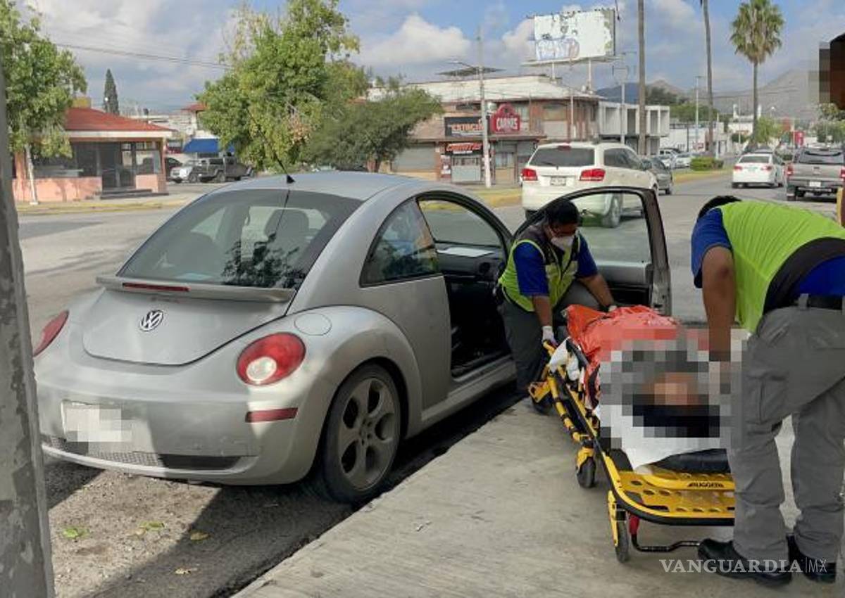 $!La madre fue estabilizada por paramédicos antes de ser trasladada al hospital.
