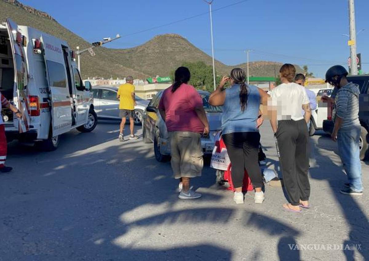 $!El vehículo Pontiac Sunfire fue asegurado tras el impacto con la menor.