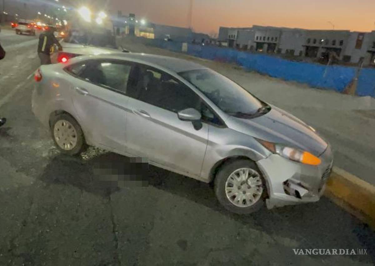 $!En el segundo percance, un auto terminó en sentido contrario tras perder el control.