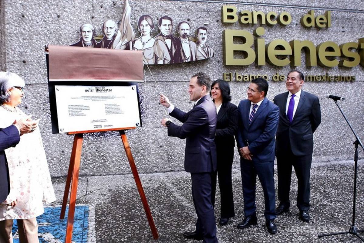 Gobierno de AMLO gastó millones en cambiar nombre de dependencias