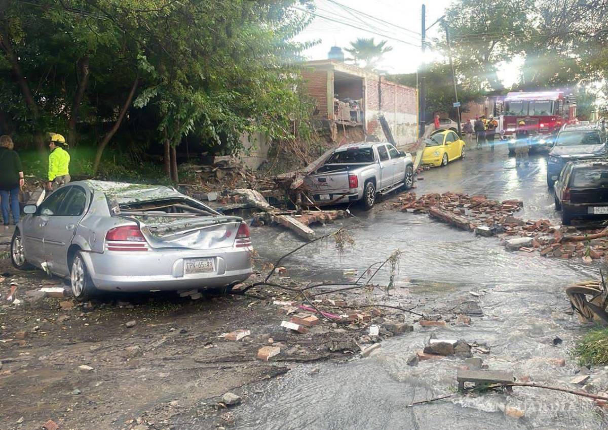 Provoca lluvia torrencial inundaciones, daños materiales y caos vial en Saltillo (Videos)