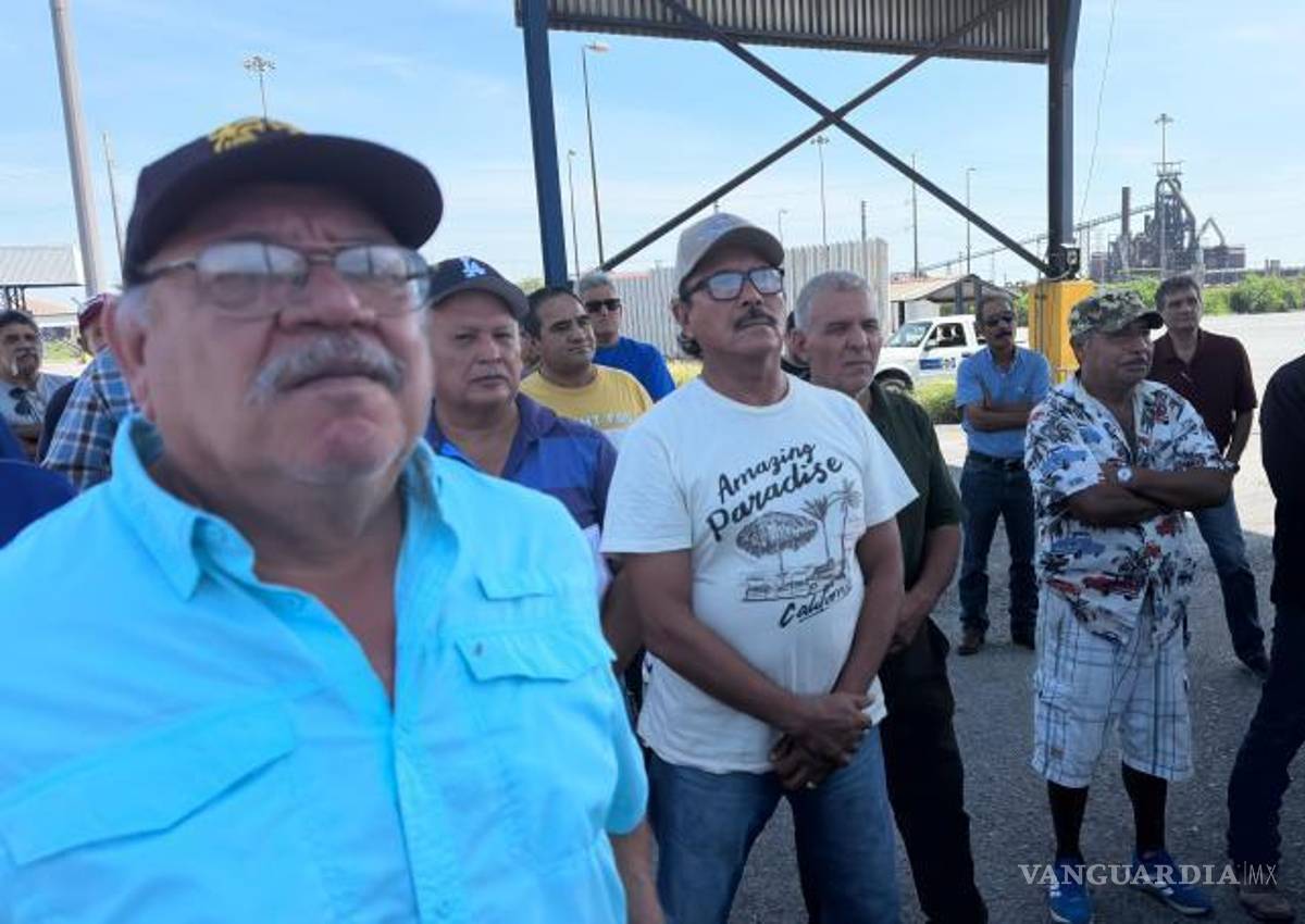 $!Representantes de la base trabajadora acusan que el retiro de góndolas podría ser una maniobra más de Alonso Ancira para continuar con el desmantelamiento de la empresa.