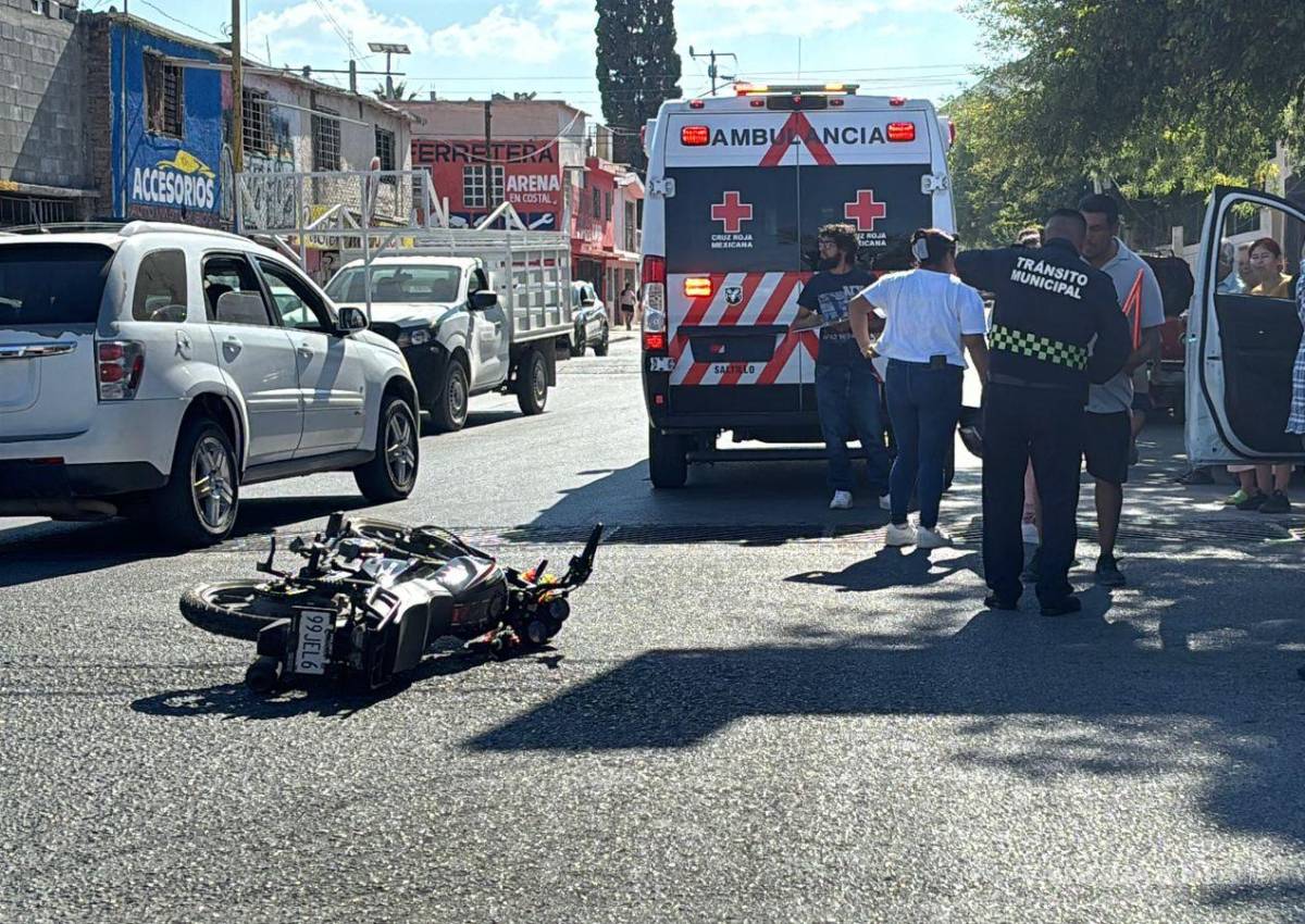 Accidente de moto deja a una menor lesionada, en Saltillo