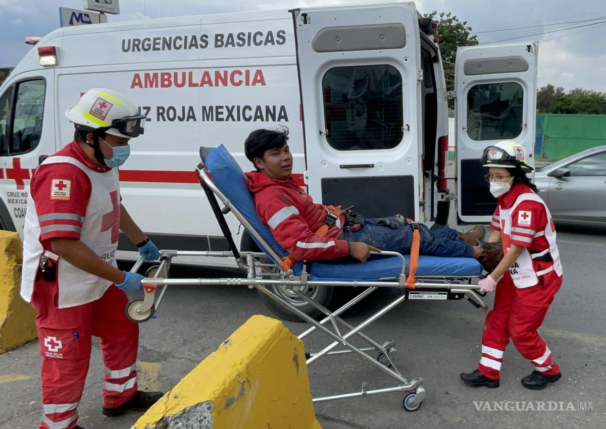 Motociclista de 18 años resulta lesionado tras chocar contra muro en paso a desnivel