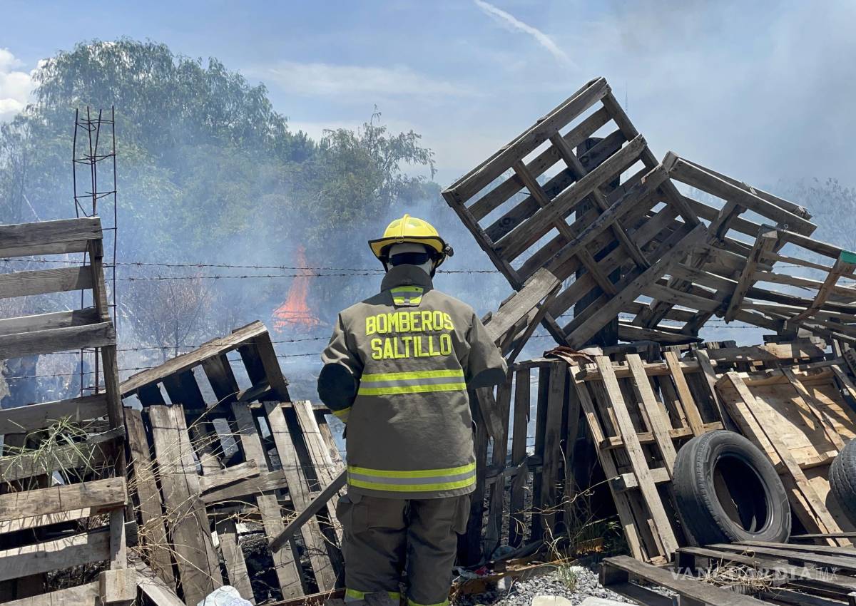 Incendio en baldío moviliza a bomberos y autoridades en Saltillo