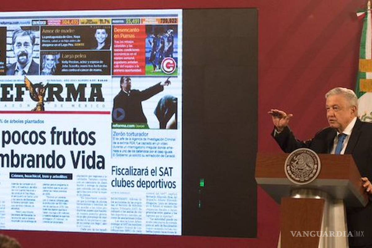 AMLO vuelve a llamar 'pasquín' a Reforma, además 'raspa' a El Universal