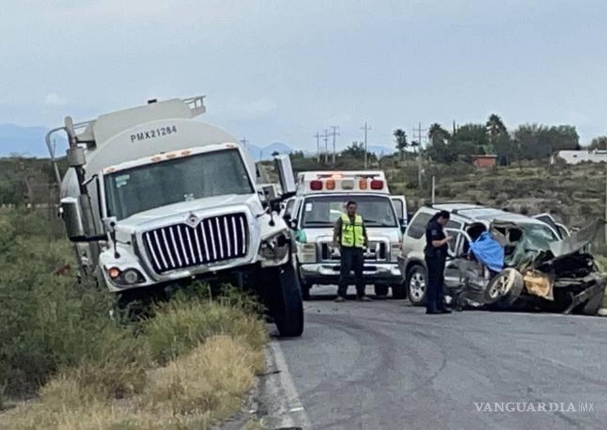 $!Policías estatales detuvieron al conductor del autotanque, quien fue presentado ante el Ministerio Público para deslindar responsabilidades.