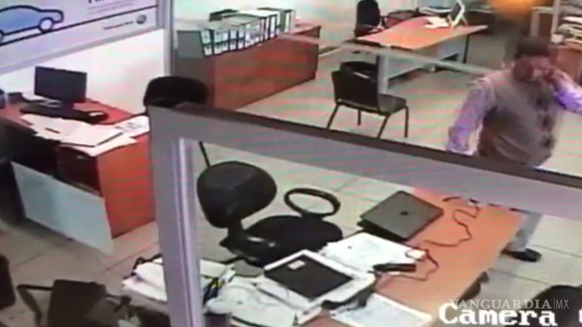 Roban laptop en agencia automotriz de Saltillo y piden ubicar al ladrón