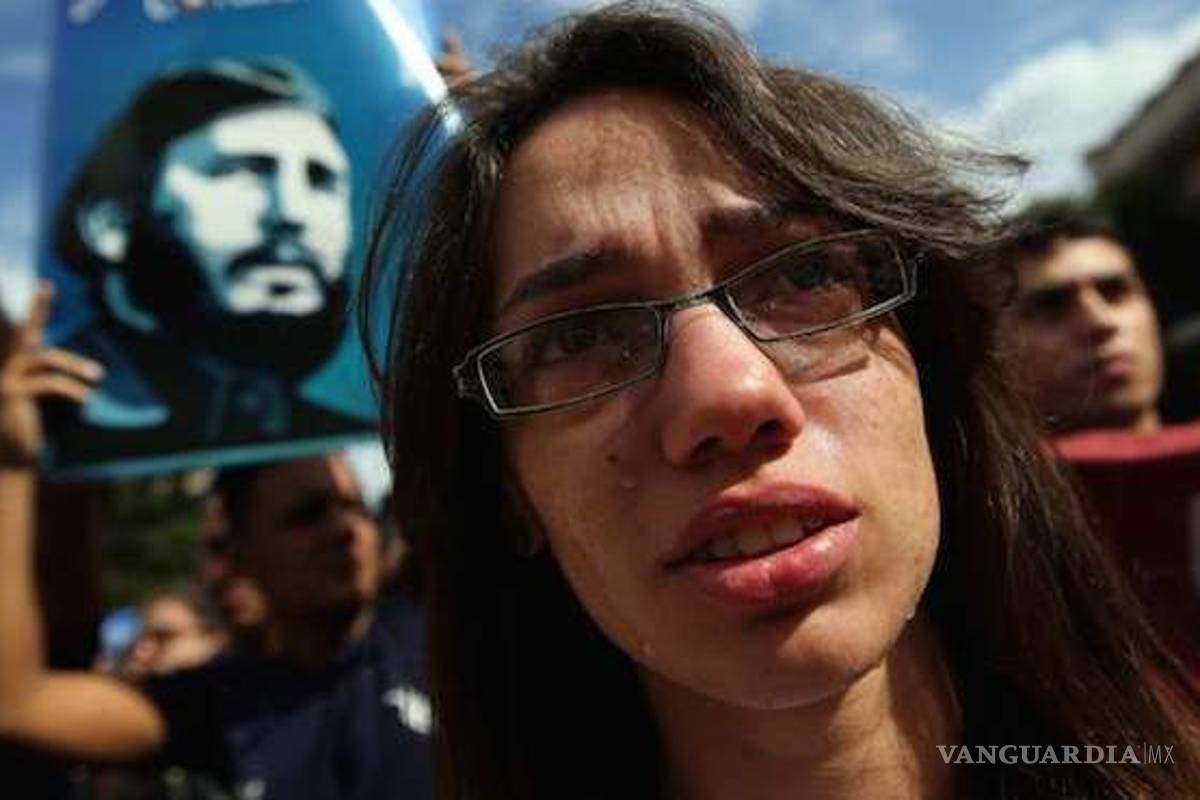 Con llanto y esperanzas, cubanos encaran futuro sin Fidel