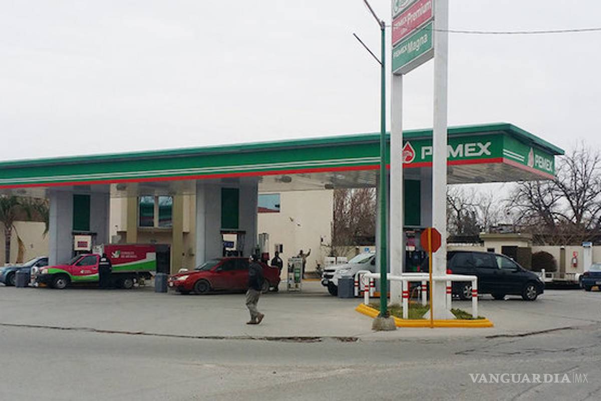 Pese a la debacle petrolera, no caerán precios de gasolinas