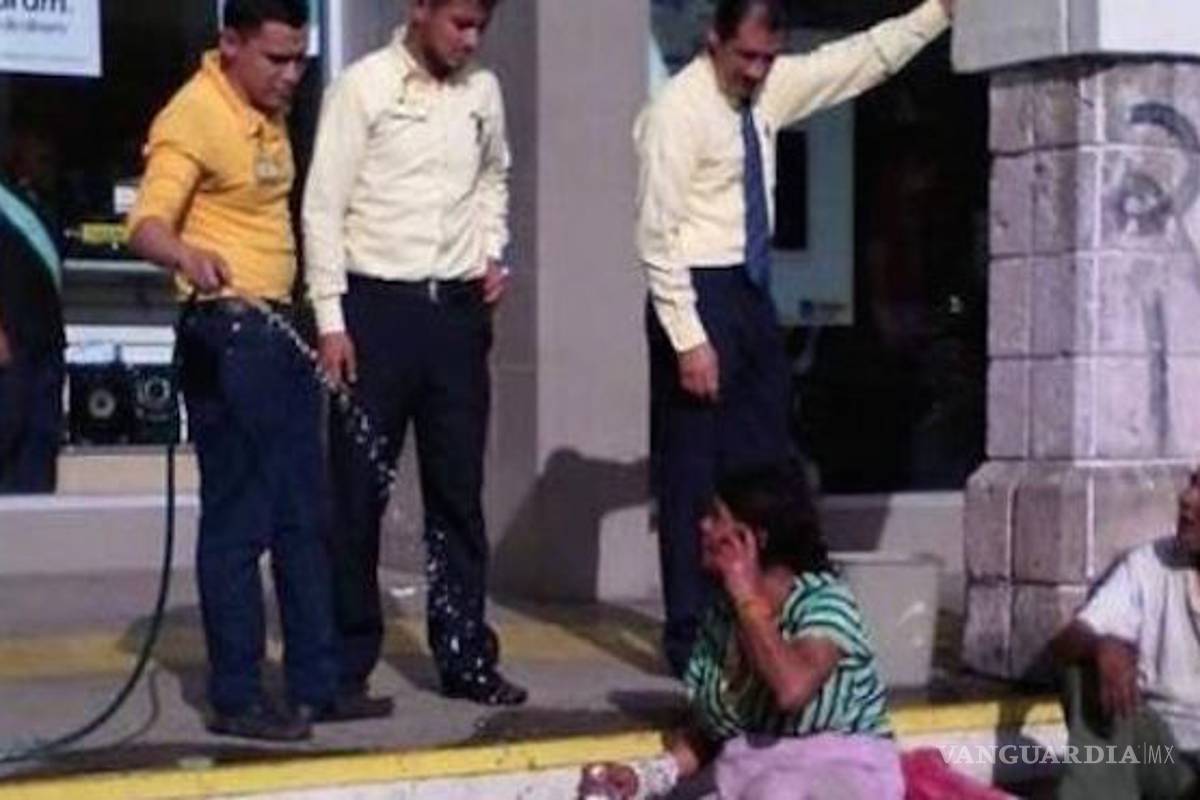 Empleados de Coppel agreden a indigentes en Nayarit (Fotos)