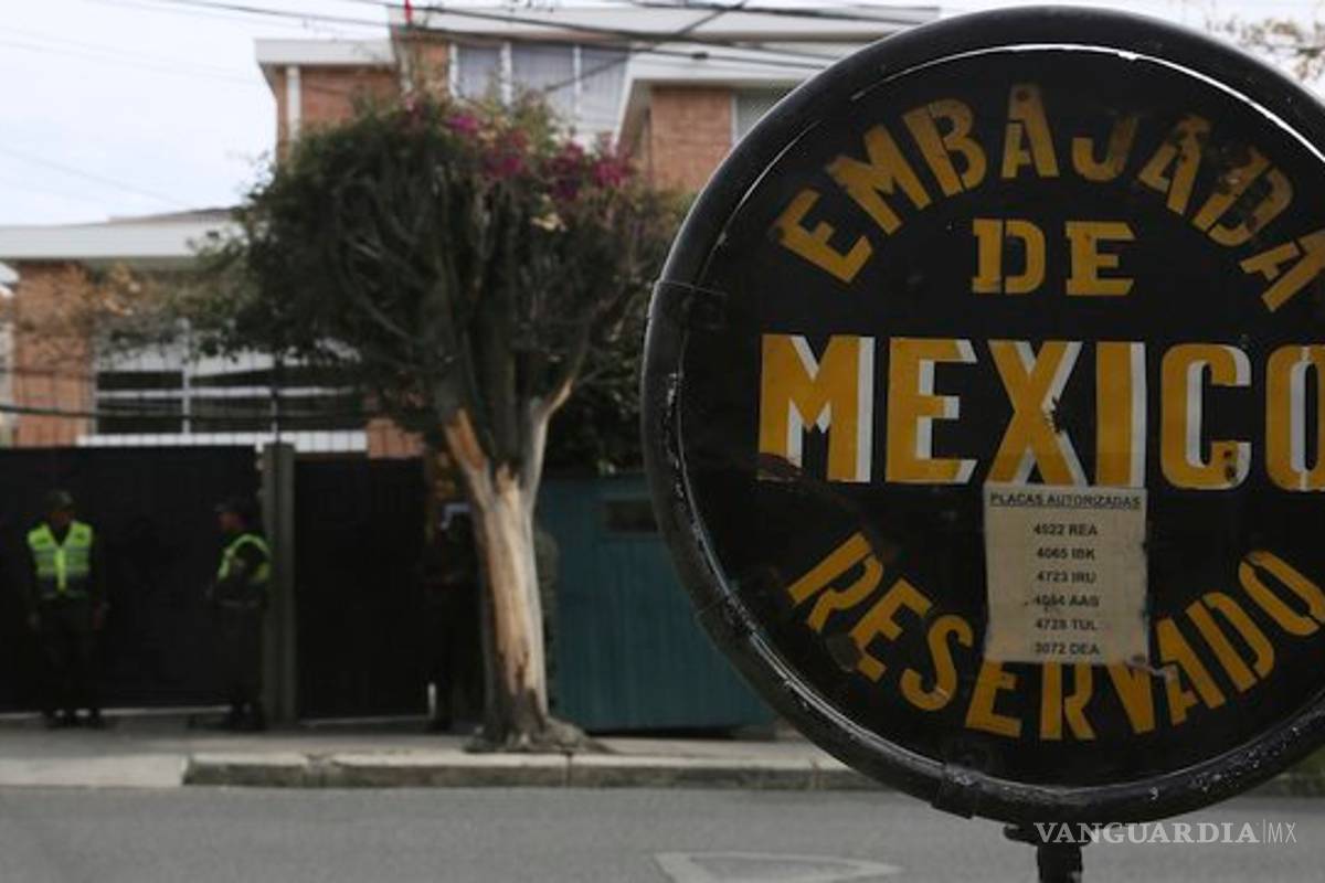 Bolivia expulsa a funcionarios españoles tras incidente en embajada de México