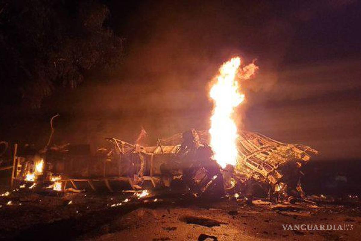 $!20 murieron calcinados tras choque de autobús con remolque, en Tamaulipas; la mayoría serían jornaleros