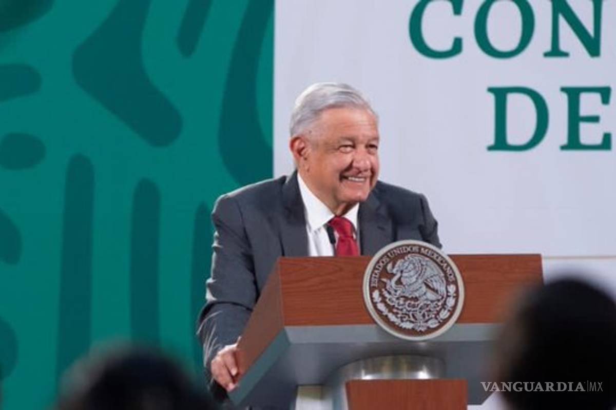 AMLO urge al regreso a clases, 'no podemos dejar a niños solos frente a televisores'