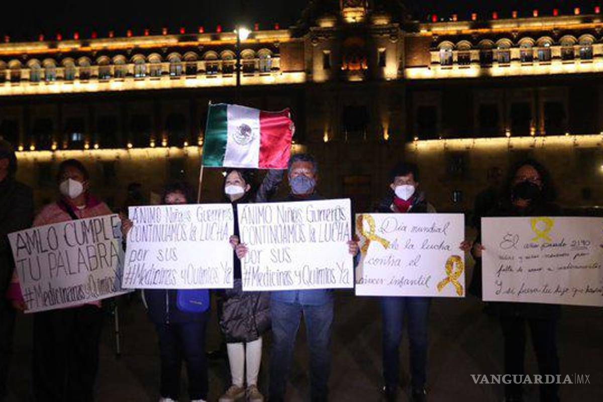 “Deje de defender a sus hijitos de 40 años y haga algo por los niños con cáncer”, exigen padres a AMLO