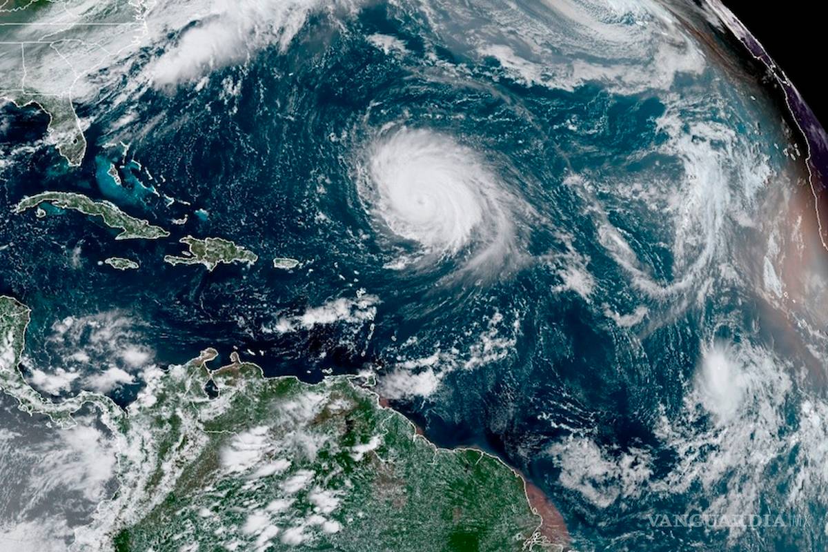 Tormenta 'Beta' avanza por el Golfo de México y amenaza EU; huracán 'Teddy' va a Bermudas