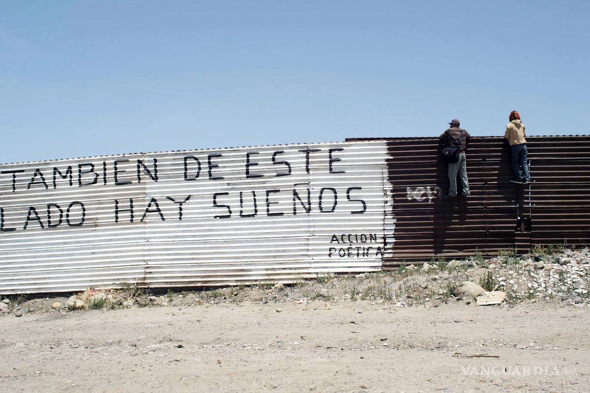 Comediante John Oliver desestima la propuesta del muro de Trump
