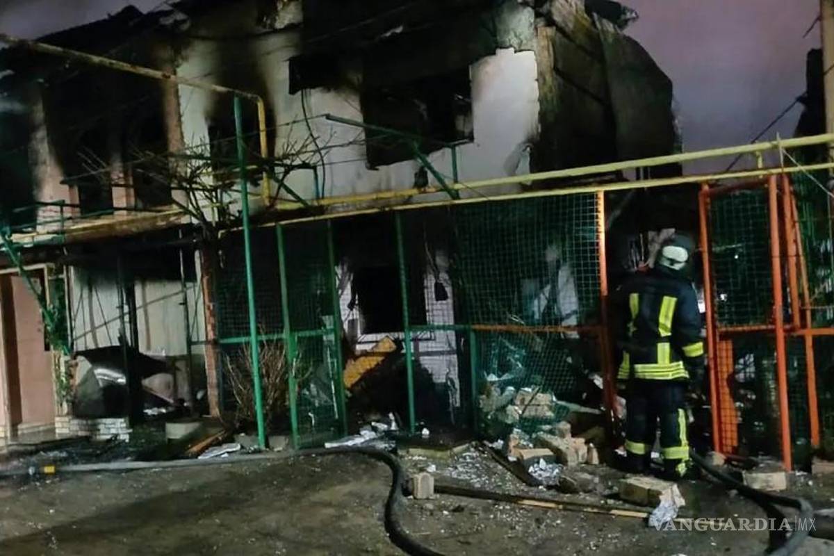 Ataca Rusia con drones y artillería la región de Jersón; fallecen cinco personas