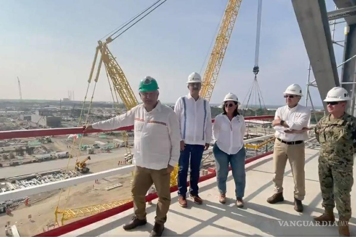 ‘Vamos a ser autosuficientes, ya no vamos a comprar gasolinas’, promete AMLO; presume inversión en refinerías