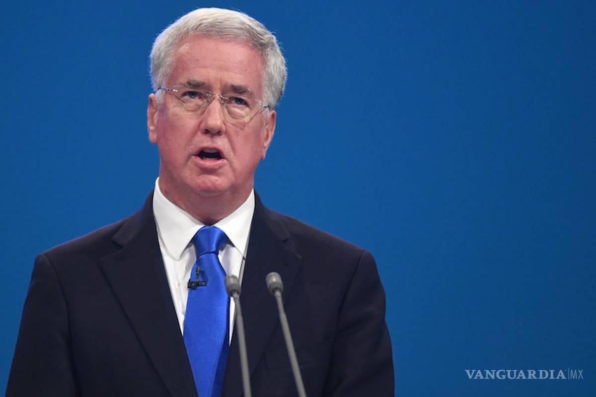 Ministro de Defensa británico, Michael Fallon, renuncia tras admitir acoso sexual contra una periodista