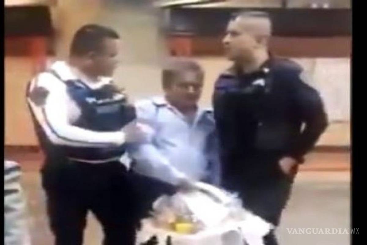 Intentan detener a un adulto mayor que transportaba sus dulces en el metro de CDMX