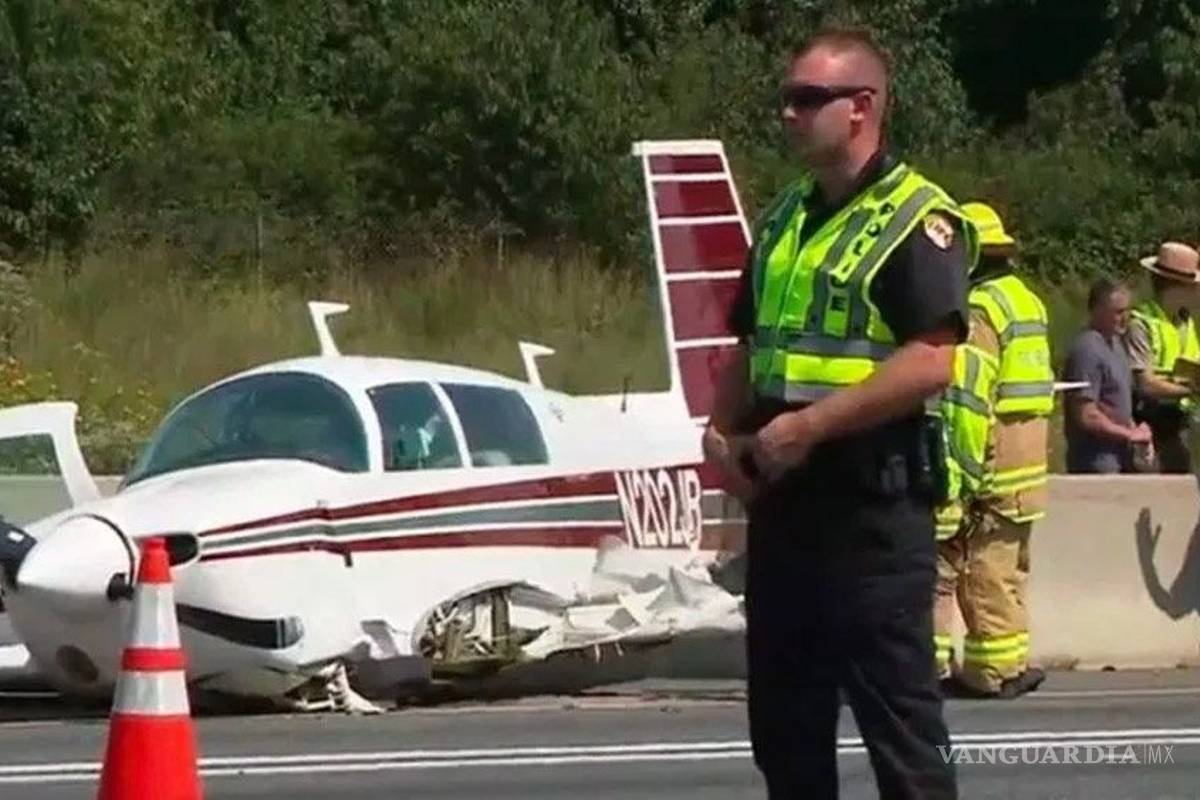 Avión choca con automóvil por mal aterrizaje en carretera de EU