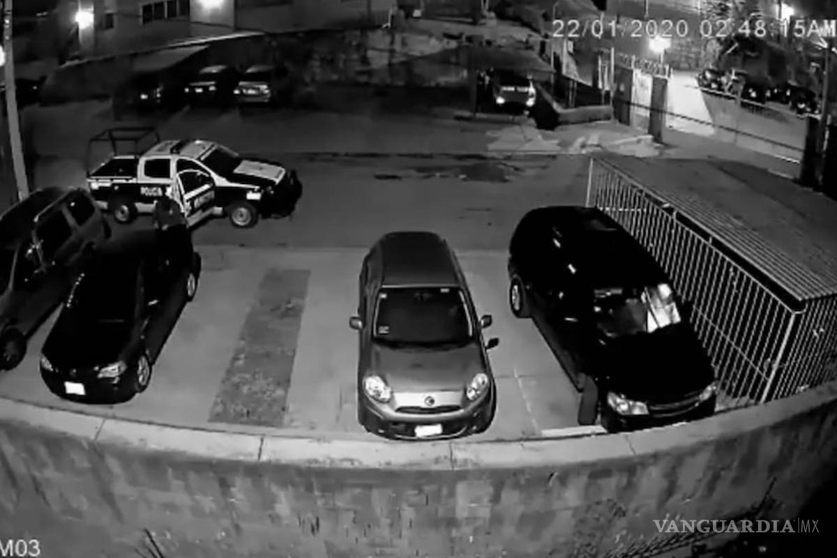 Investigan a policías de Edomex captados en presunto robo de autopartes en Nicolás Romero