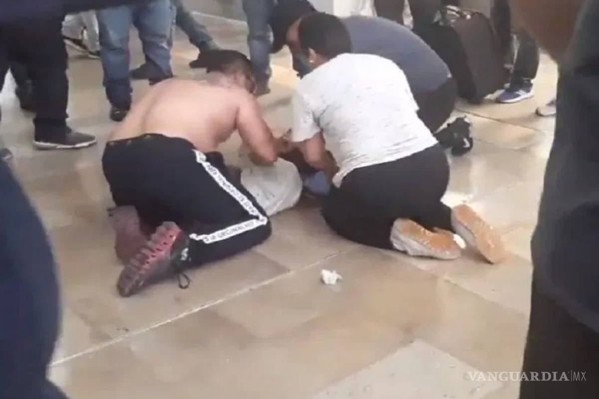 Cae gas pimienta en rostro de bebé durante protestas de policías en el AICM