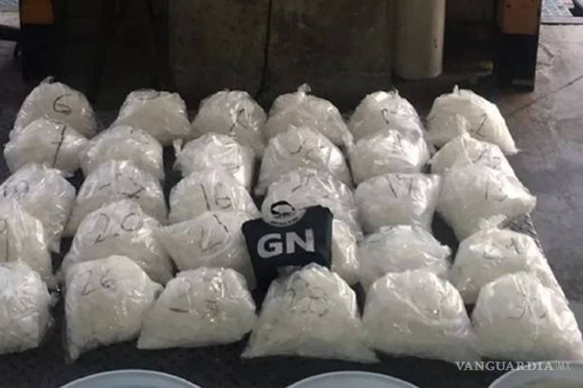 Decomisan 30 kilos de droga en empresa de mensajería de Sinaloa