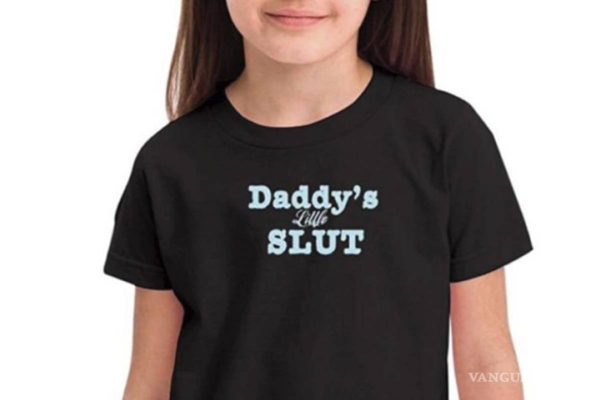 Amazon elimina polémica camiseta de su plataforma tras denuncia de usuarios