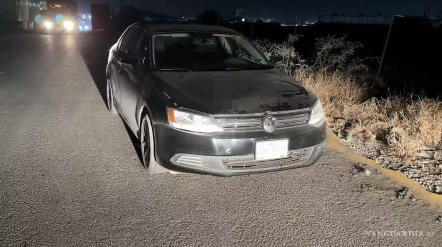 $!Los dos vehículos en los que arribaron los sospechosos fueron asegurados por la Policía Municipal durante el operativo.