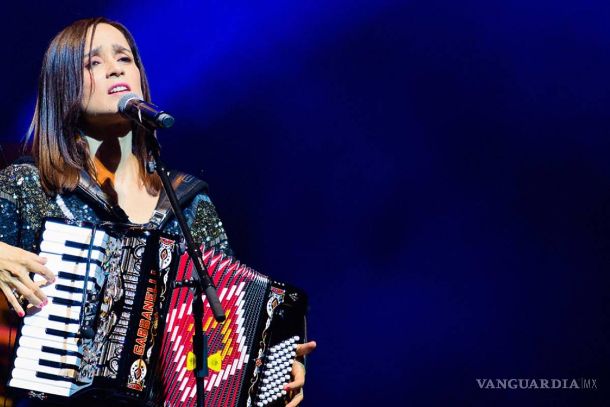 Julieta Venegas conducirá docu-reality sobre Charly García