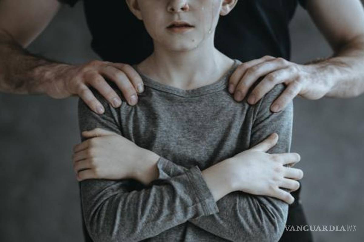 Softbolista acosa a menor de edad