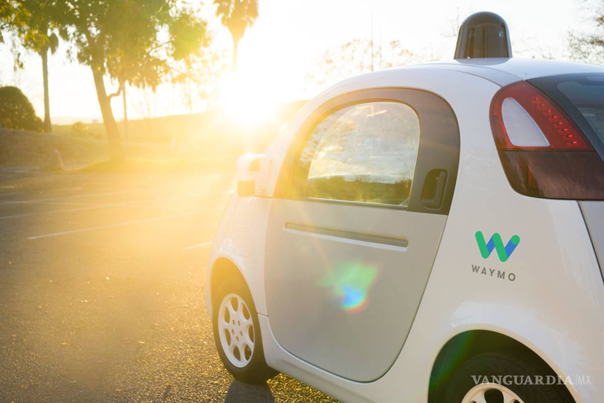 Coches autónomos de Google recorrieron 9 mil kilómetros sin intervención humana