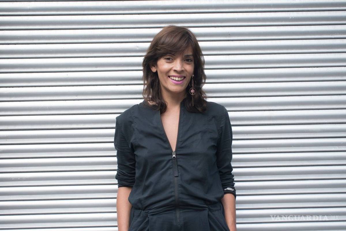 Camila Sosa, recibe premio Sor Juana Inés de la Cruz de la FIL de Guadalajara