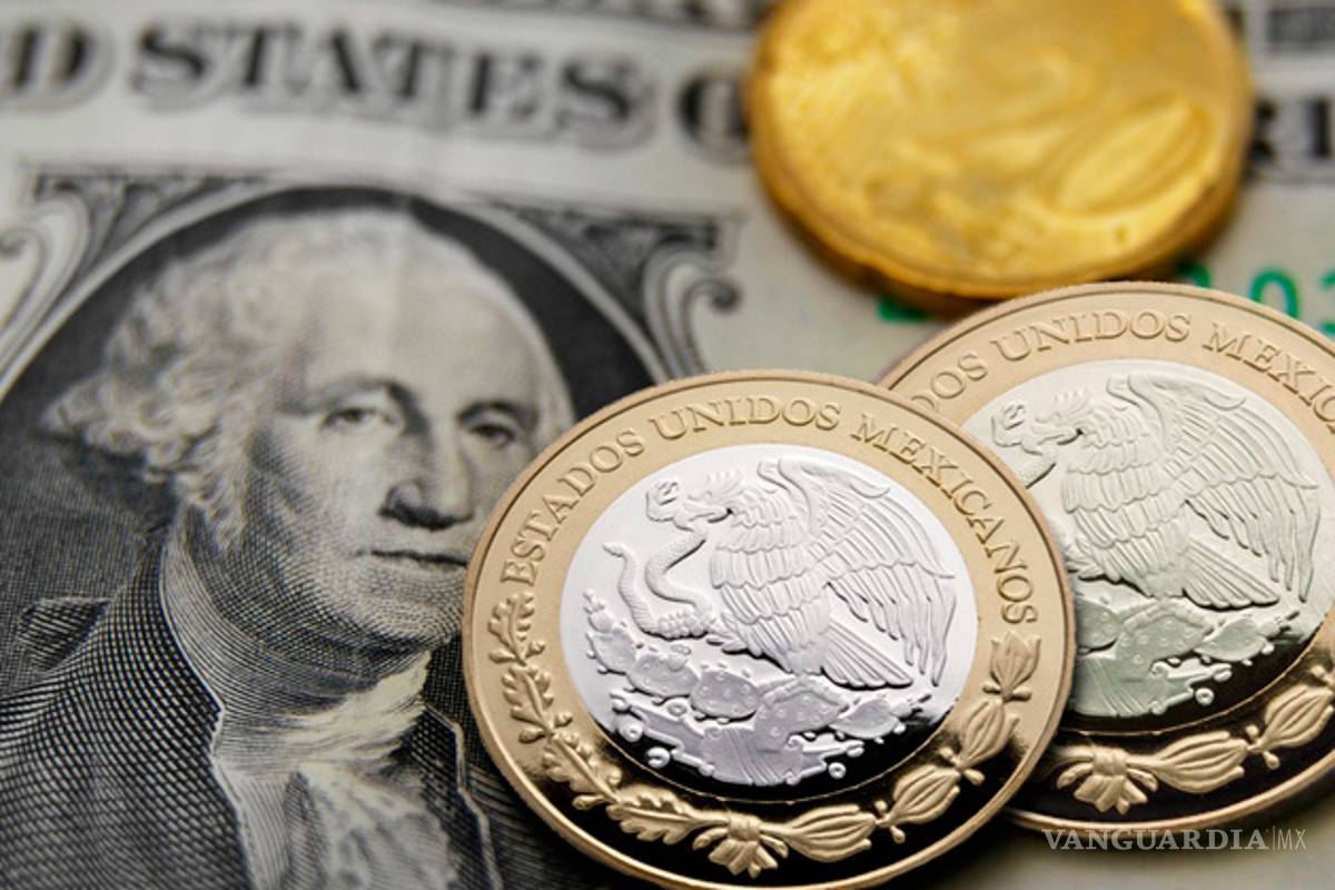 Peso retrocede 13 centavos tras discurso de Trump y fortaleza del dólar