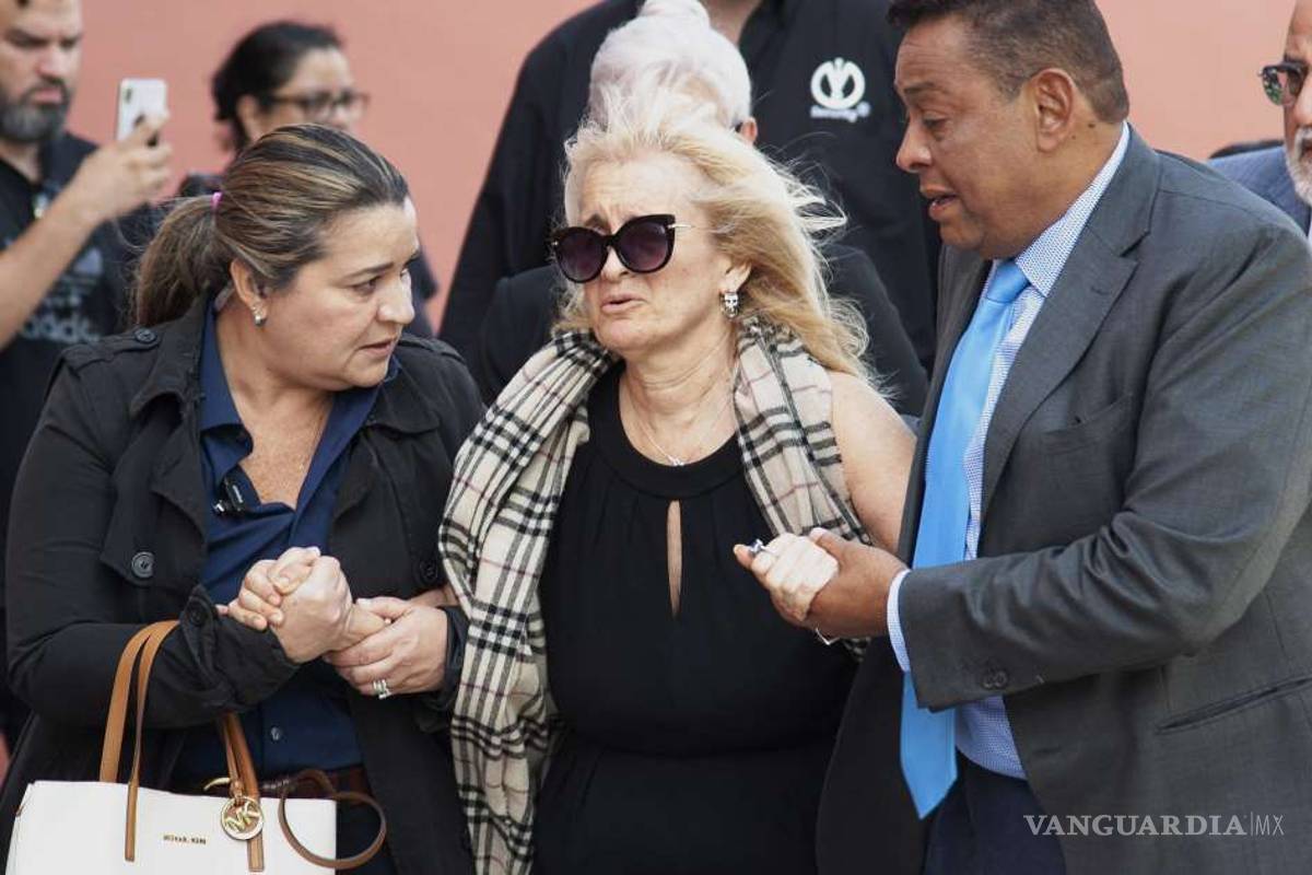 Sara Salazar, ¿padece de sus facultades mentales?; cuestionan su salud tras captarla con una bolsa de papel en la cabeza