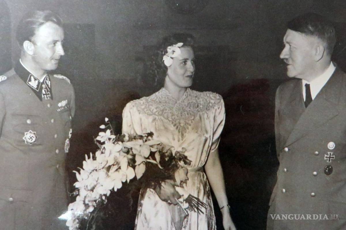 $!Subastan foto inédita de Hitler; aparece con su cuñado, a quien mandó fusilar